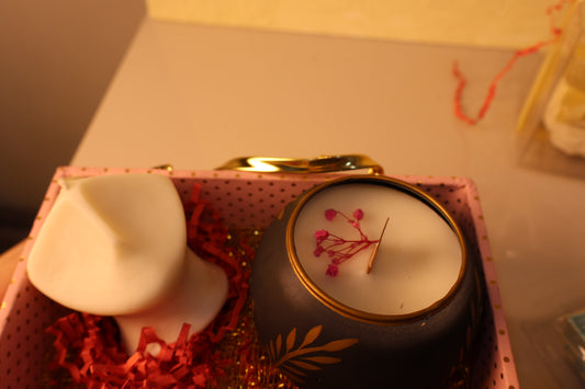 Customized gift boxes & hampers available, Luxury gift hamper with scented candles and decor – perfect gift box for birthdays and anniversaries India
