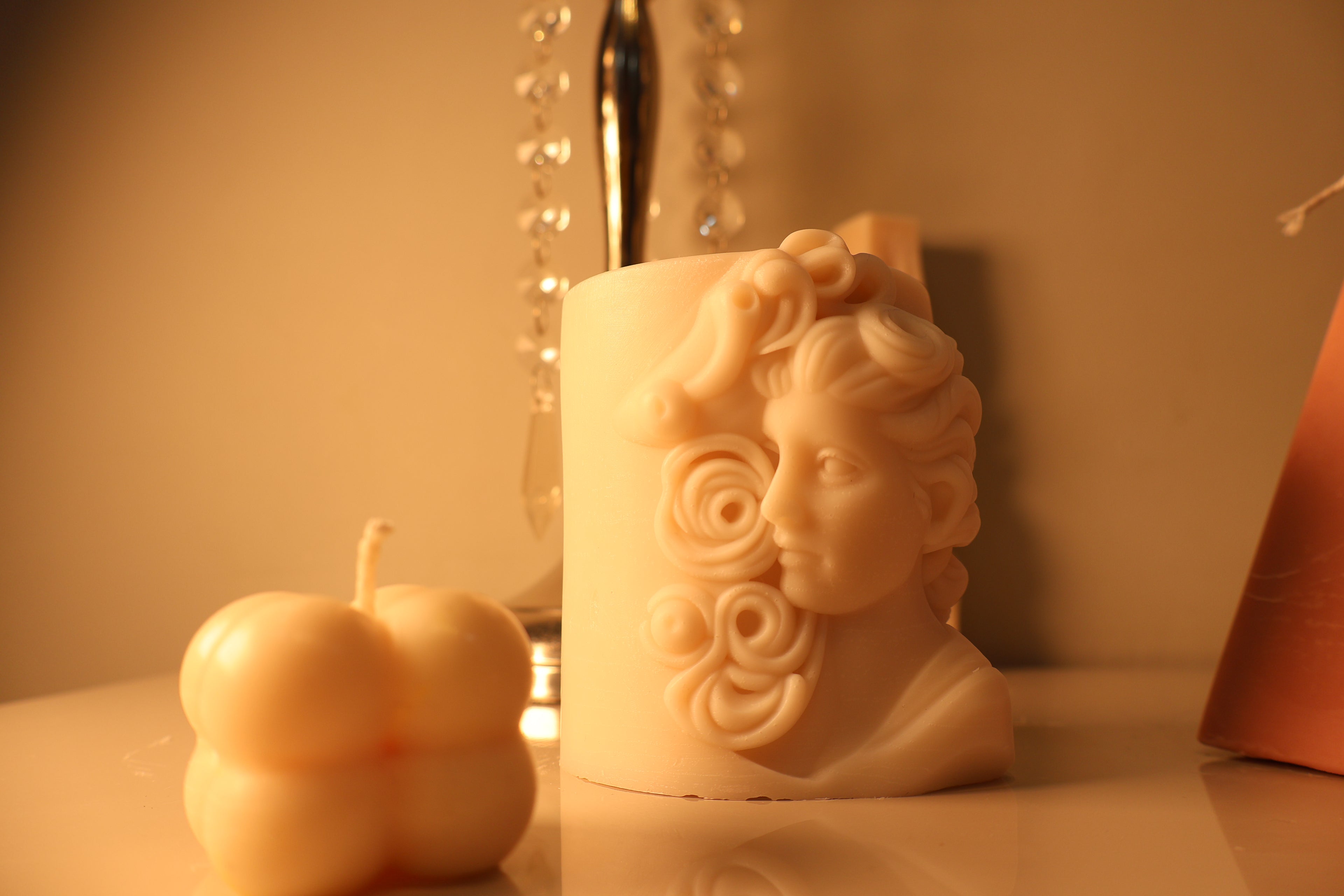 The beauty with a roman touch, soy wax candle.